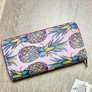 Pineapple clutch